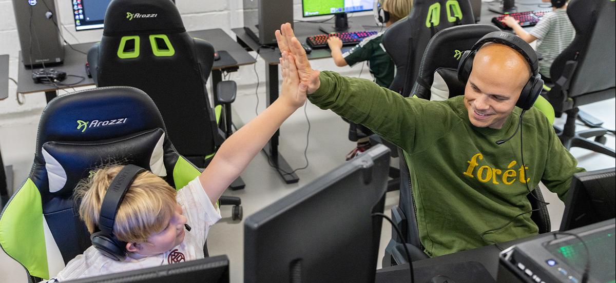 Highfive voksen og barn